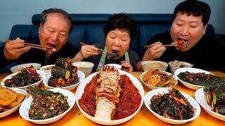 묵은지 통삼겹찜에 오이소박이와 각종 집밥 반찬들로 푸짐한 한 상! (Steamed pork belly with kimchi) 요리&먹방!! - Mukbang eating show
