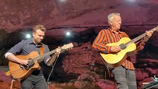 Tommy Emmanuel and Gareth Pearson play "Jerry's Breakdown"