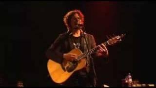 Gary Louris playing "Save It For a Rainy Day" in Lleida