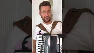 ?? Какие аккорды сыграл левой рукой на Аккордеоне Баяне гармони #баян #accordion #баянист #shorts