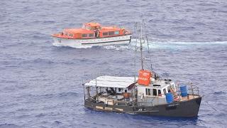 Dramatische Rettung: MS ALBATROS rettet 6 Fischer aus Tonga - Phoenix Reisen Exklusiv Video