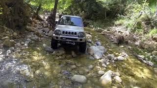 Suzuki Jimny river crawling