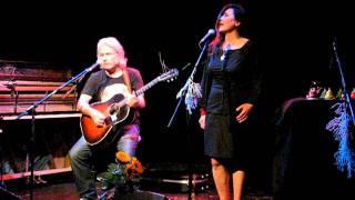 Maria Doyle Kennedy & Kieran Kennedy - 05. Bury Me Under the Weeping Willow - Olomouc 2011