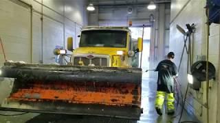 Snohomish County Fleet Services Mechanics Quickly Change Snow Plow Blade Edge