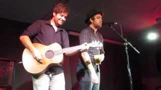 Bobby Long surprises Fabian Bruck on stage - Verliebt ins Leben at Kulturlabor Fehmarn