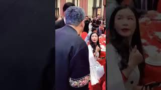 香港TVB情圣#吴启华 一版张无忌让无数美女投怀送抱，一婚成泰国上门女婿，二婚娶嫩妻，七年婚姻耗尽5亿家产！如今已经60岁依旧是孤身一人