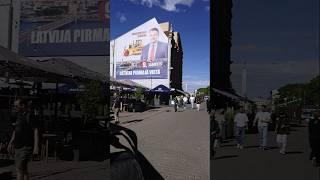 БУЛЬДОЗЕР УБИРАЕТ ГНИЛУЮ ВИШНЮ #latvijapirmajāvietā #jaunāvienotība #латвия #политика