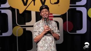 André Smith - Minha Mãe Me Acha Feio - Stand Up Comedy