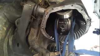 Installing pinion seals in a 2001 Dodge 4x4 Ram 1500 Dana44