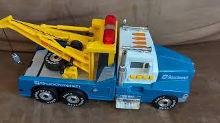 GM Goodwrench tow truck