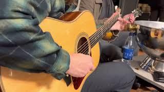 Lets all enjoy Billy Strings strong bluegrass rythm!