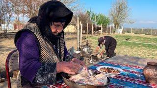 OLD CAUCASIAN GRANDMA COOKING 3 CHICKEN IN TANDOOR | RURAL VILLAGE LIFE | FRIED RICE RECIPE