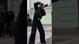 Как это быть главным street style фотографом Недели моды? смотри в новом видео на канале 