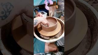 throwing a bonsai pot on the pottery wheel #bonsaipot #bonsai #pottery #wheelthrowing #clay #ceramic