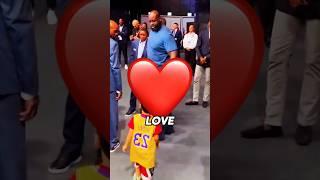 Boy stopped from hugging shaq by security but finally...️