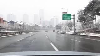 Driving in Suwon, South Korea, on a snowing day. 눈 오는 수원 드라이브.