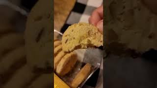 ALDI MINI FOOD REVIEW: Benton's Pecan Shortbread Cookies 