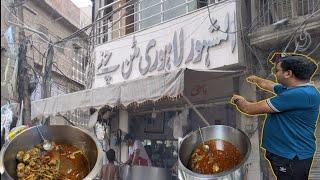 Butt Murgh Chanay Gawalmandi Lahore | Famous Desi Murgh Chanay | Street Food Lahore | Lahori Life