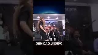 Gemidão na igreja!