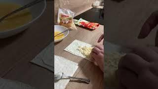 Сосиски с сыром в лаваше 