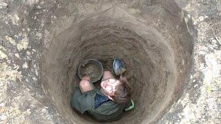 ПЕРЕМЕЩАЕМ УЛИЧНЫЙ ТУАЛЕТ | Заводим коммуникации в дом (13 серия) || Ежевичный сад