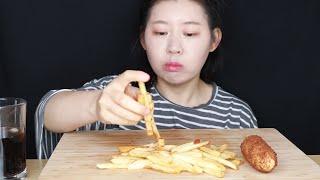 ASMR MUKBANG eating show oversea Chinese eating show, french fries/hot chips & korean hotdog ENG SUB