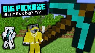 Minecraft Manhunt But There’s GIANT Items…