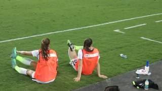 Alex Morgan and Kelley O'Hara "syncronised" stretching (SheBelievesCup16 USWNT vs ENG)