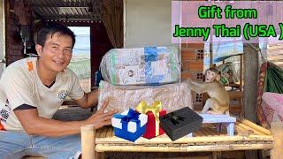 BiBi & Dad happily opened a gift box from the United States - Thank you very much "Jenny Thai"