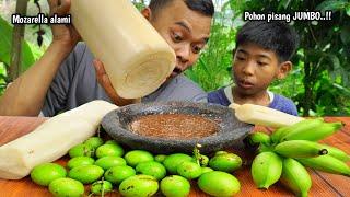 Rujak pohon pisang mentah + gandaria + pisang mentah, kriuk kriuk banget..!!