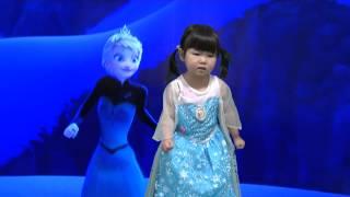 Disney's Frozen "Let It Go" - Idina Menzel/Demi Lovato cover by 3-year-old Aoi【あおいチャンネル】