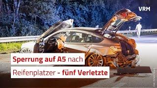Sperrung auf A5 nach Reifenplatzer - fünf Verletzte
