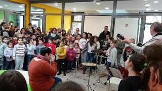 Flashmob - Waldschule überrascht Konrektorin zum Abschied