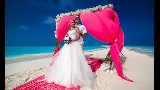 Beautiful Maldives wedding at perfect island with sand bank