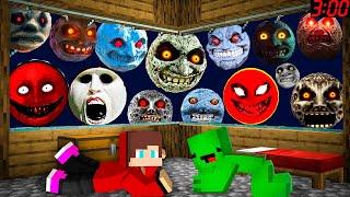 JJ and Mikey HIDE From ALL SCARY Lunar Moon monsters ICE LUNAR MOON RED SUN in Minecraft Maizen