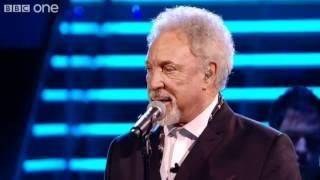 Sir Tom and Leanne duet 'Mama Told Me Not To Come' - The Voice UK - Live Final - BBC One