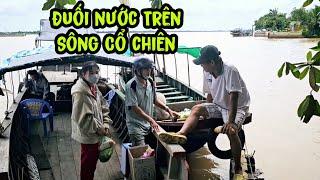 Ông ngoại và Mẹ cháu Tân học sinh đuốinước trên sông cổ chiên đã đến