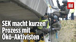 SEK holt Autobahn-Blockierer von der Brücke