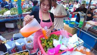 Fresh Orange Juice Stall at Rewadee Fresh Market In Nonthaburi, Thailand. Thai Street Food