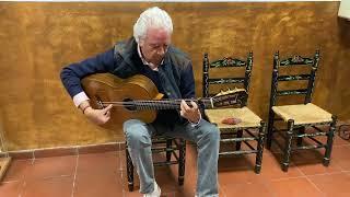 Paco Cortes con guitarra flamenca de palo santo india de Alberto Pantoja