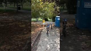 Бабуля на прогулке с Четверняшками #shorts #quadrolife #quadruplets #четверняшки #близнецы