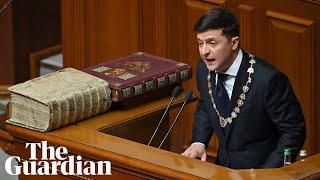 Ukrainian president calls snap election moments after his inauguration