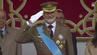 Los Reyes y la Princesa de Asturias en el homenaje a la Bandera Nacional y el desfile militar