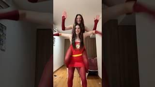 ¿Alguien que adivine por qué somos flash?️#disfraz #flash #mujer #outfit #halloween #twins #ideas