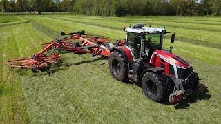 Arkink raking silage