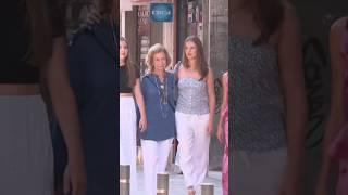 La reina #Letizia y sus hijas #Leonor y Sofía, disfrutan de Palma de Mallorca junto a doña Sofía 