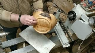 woodturning: Making a natural bowl and testing my new tool.