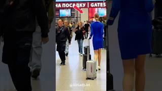 Коллекция авиационной униформы, подчёркивающей безупречный стиль стюардессы. ️ @uniform.teamline