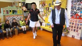 countrydansen in de 1ste kleuterklas