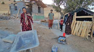 Asghar on the wooden roof: the operation of finishing the roof with his family and Ayhan